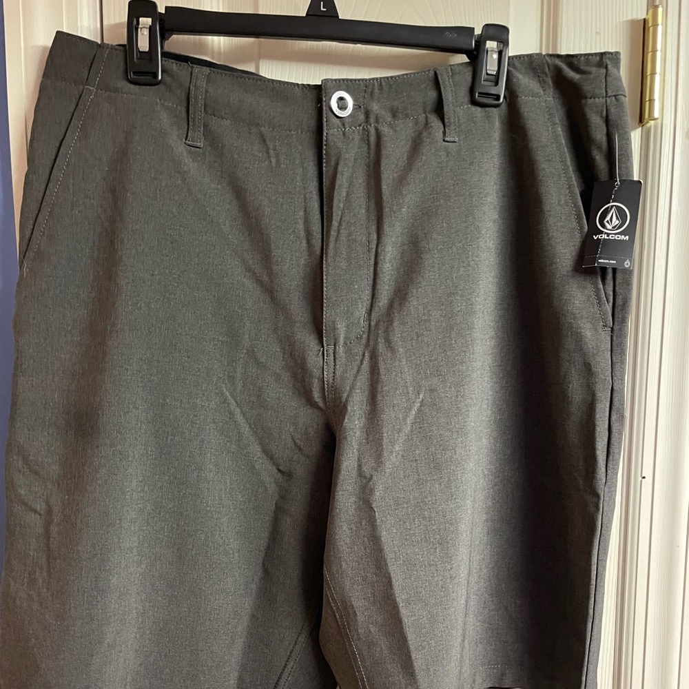 MENS VOLCOM SHORTS NEW WITH TAGS